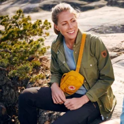 Fjallraven Heuptas Fjällräven Kånken Hip Pack Peach Sand -Tassen Winkel 12 square mood SS20KO DSC7397