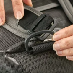 Reistas Patagonia Black Hole Duffel 100L Black -Tassen Winkel 3 POS WBF18 49352 HEXG BUCKLE2