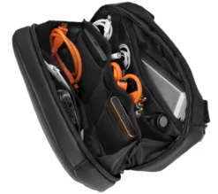 Toilettas Db The Ramverk Pro Pouch Black Out -Tassen Winkel 3 tt 4