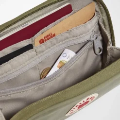 Fjallraven Portemonnee Fjällräven Kånken Travel Wallet Spicy Orange -Tassen Winkel 8 F23781 SS19 fvre kanken travel wallet fjaellraeven 21 1