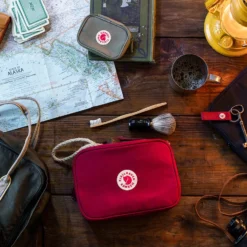 Fjallraven Portemonnee Fjällräven Kånken Travel Wallet Spicy Orange -Tassen Winkel 9 F23781 FW18 k kanken travel wallet fjaellraeven 21