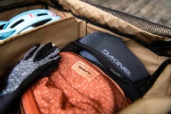 Reistas Dakine Descent Bike Duffle 70L Black 2020 5 Reistas Dakine Descent Bike Duffle 70L Black 2020 -Tassen Winkel S21 Bike Descent Duffle 70L Casey Brown web 13 1000x